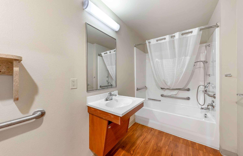 Bathroom 3, Extended Stay America Select Suites - Oklahoma City - West, Oklahoma