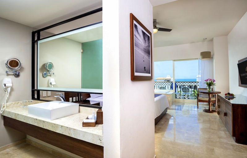 Bathroom 4, Crown Paradise Golden Resort Puerto Vallarta, Puerto Vallarta