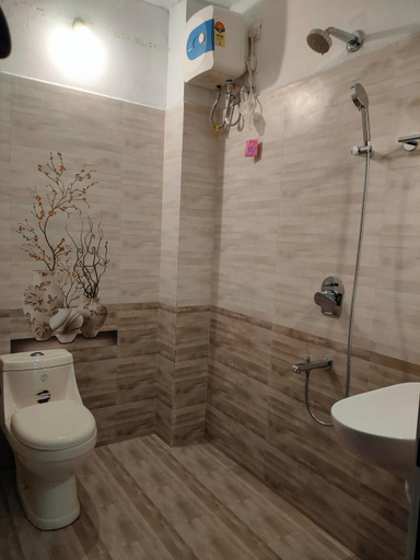 Bathroom 2, Raj Holidays Vagamon , Idukki