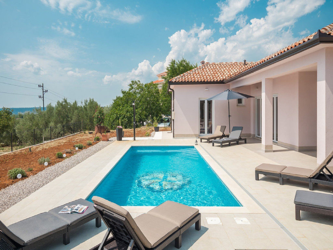 Sport & Beauty 4, Villa Tomicich, Raša