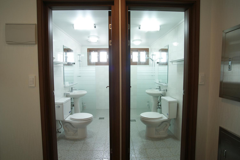 Bathroom 5, Galeum Guesthouse, Seogwipo