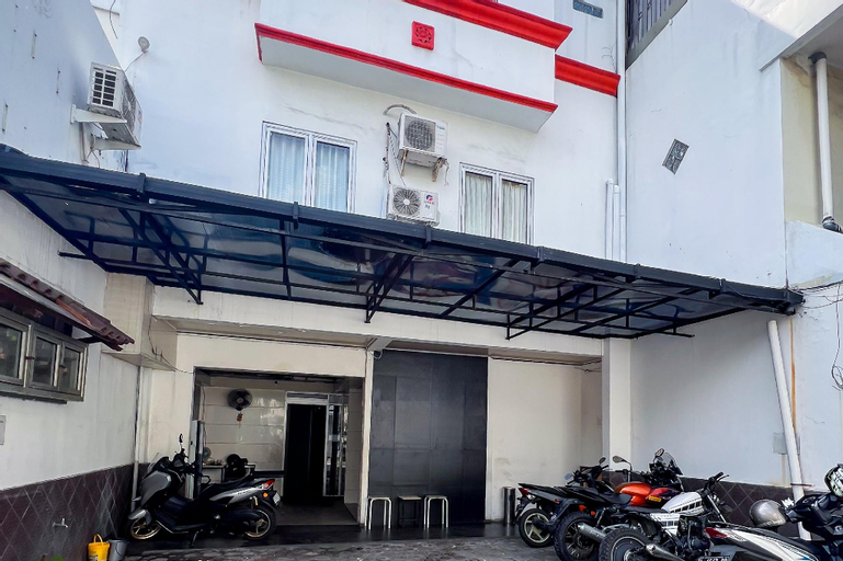 Exterior & Views 2, Taisir Residence Near Palmerah Mitra RedDoorz, West Jakarta