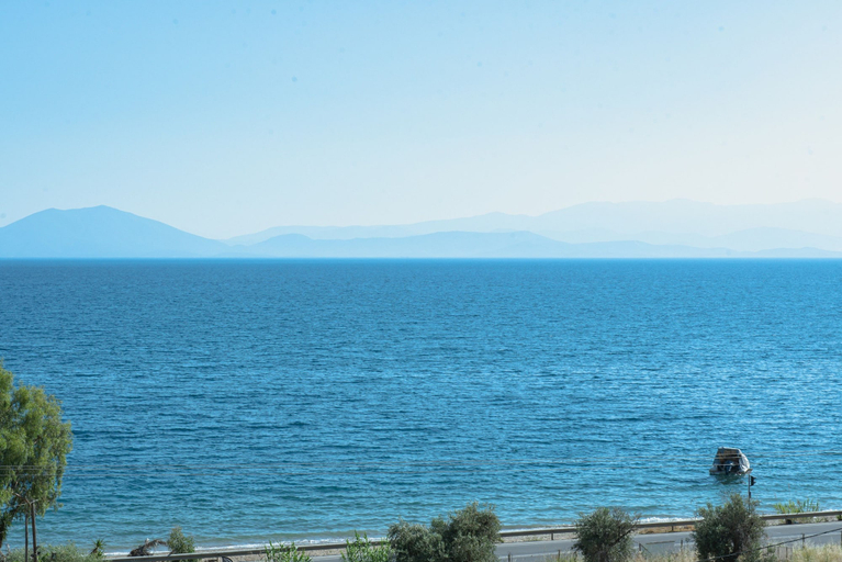 Room 4, Lilly s Seaview Studio, Thessaly