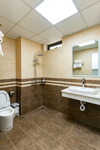 Bathroom 3, TQ Hotel & Apartment, Ngô Quyền