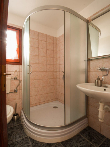 Bathroom, Apartment Kostanjevac, Vir