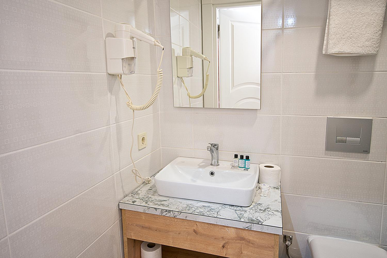 Bathroom 4, Lion City Hotel, Büyükçekmece