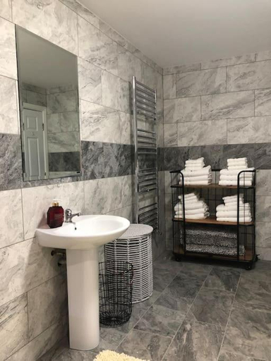 Bathroom 2, City B and B, Sefton
