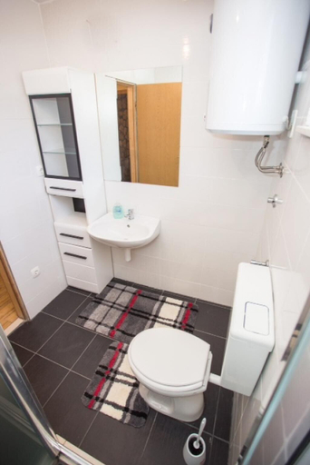 Bathroom 2, Apartment Any, Dubrovnik
