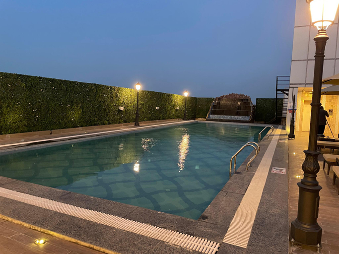 Sport & Beauty, SK Premium Park, World Square Mall, Gautam Buddha Nagar