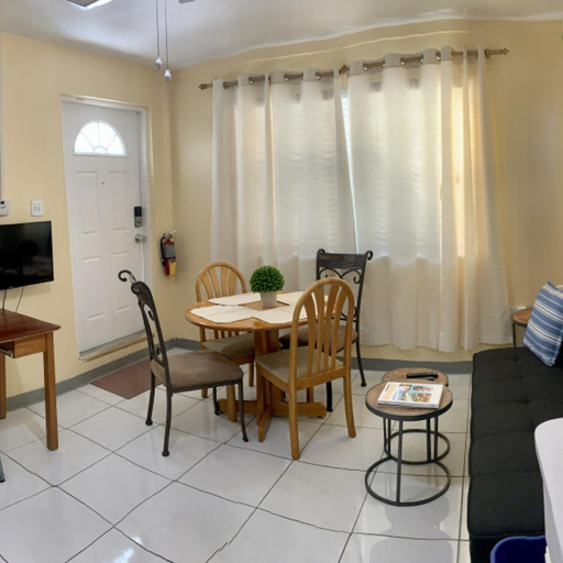 Interior, 3-suite Group Stay Steps to Beach Sleeps 13