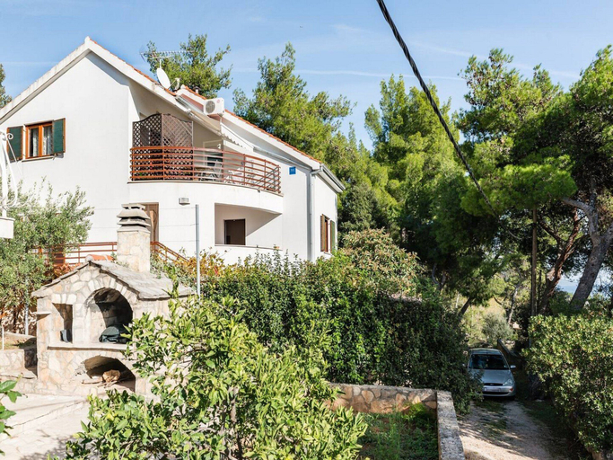 Exterior & Views 2, Apartments Villa Pelegrin, Jelsa