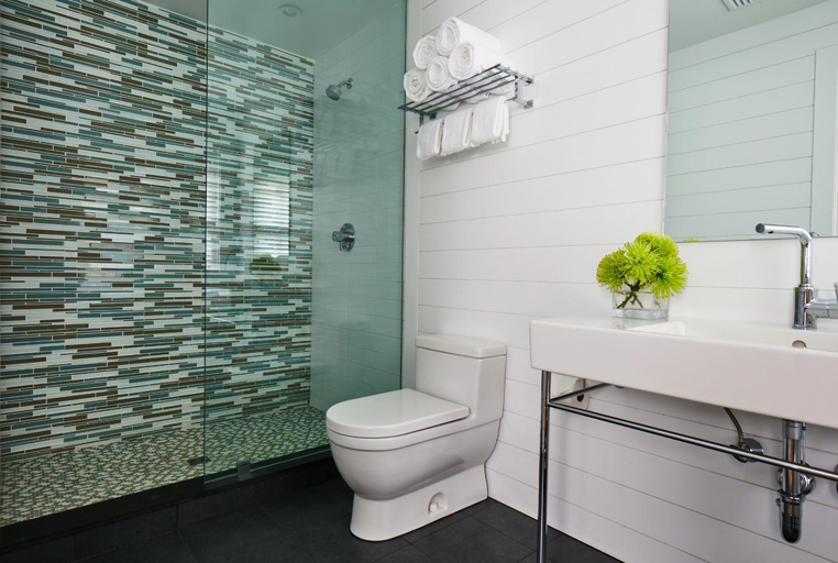 Bathroom 3, Seven Resort Style Inn near Beach, Suffolk