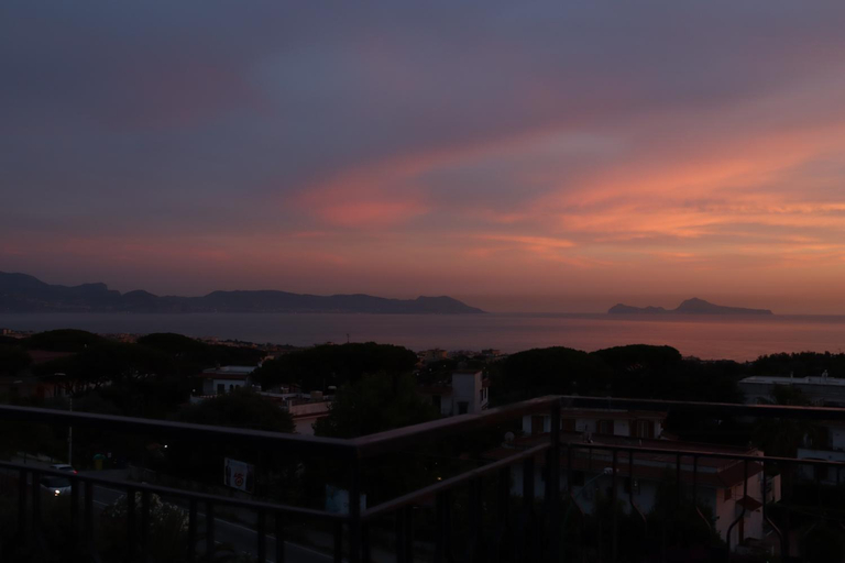 Others 4, Panorama Love to Stay, Napoli