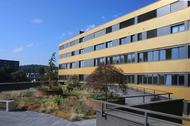 Exterior & Views 30
