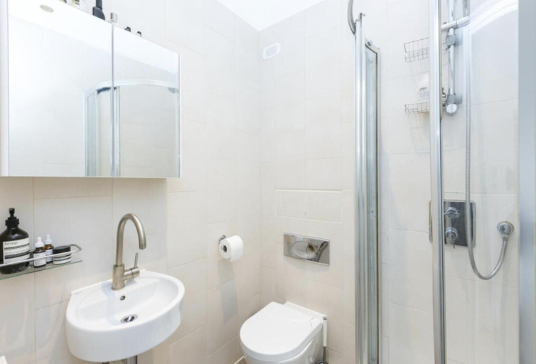 Bathroom, Light Filled Studio With View of Regents Park, London