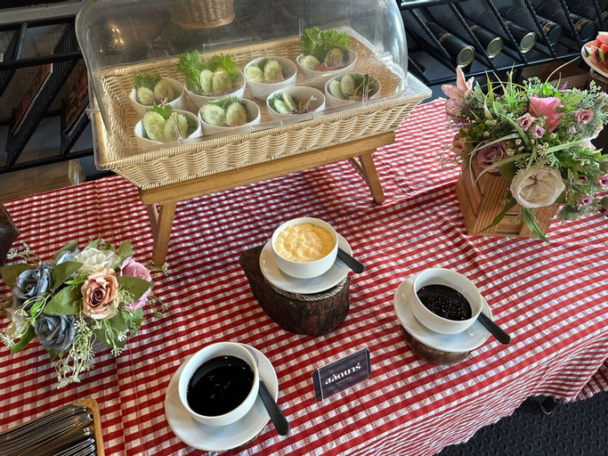 Food & Drinks 12