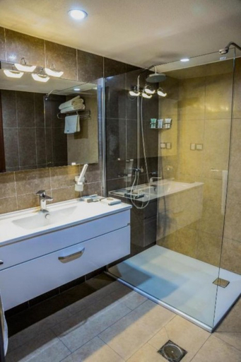 Bathroom, Shaheen Hotel Baghdad, Adhamiya