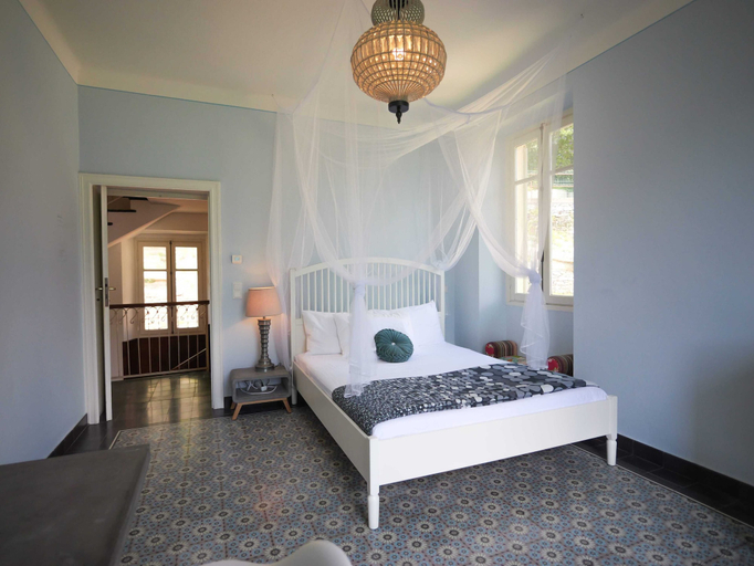 Bedroom 2, Pottery Mansion, Como