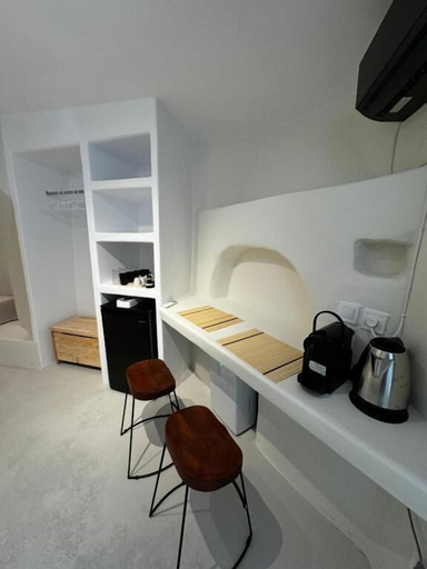 Others 3, White Sand Cave Suite, South Aegean