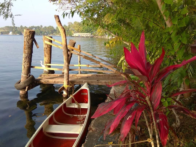 Others 5, Ashtamudi Villas, Kollam