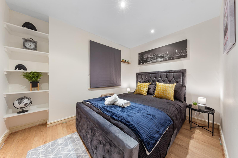 Bedroom 2, Deluxe Camden Apartment, London