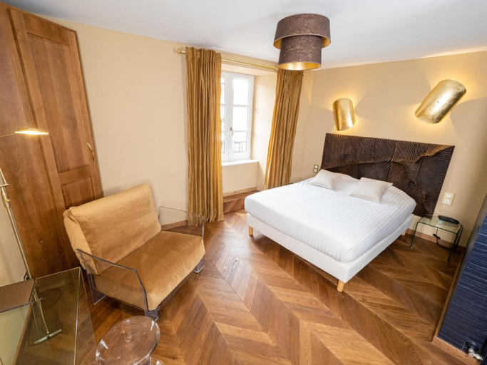 Bedroom 2, Logis Auberge De La Tour, Cantal