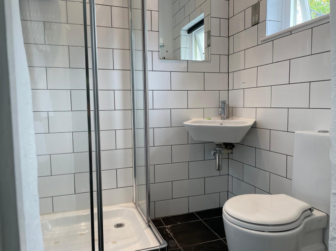 Bathroom 2, Spring Cottage B&B, Cornwall