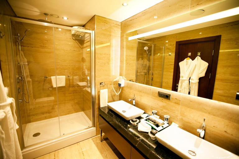 Bathroom 13