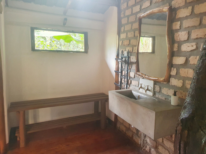 Bathroom 4, Tilapia Lodge, Busiiro