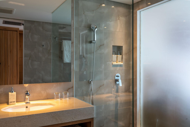 Bathroom 23