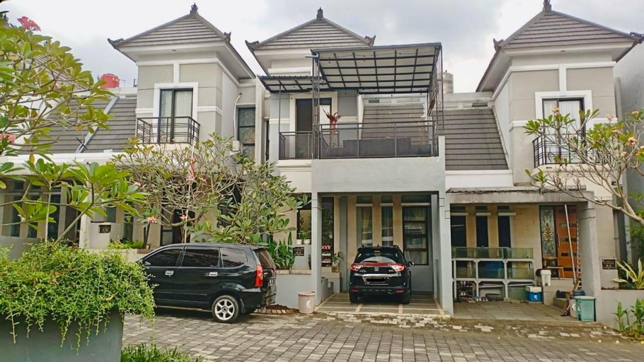 Exterior 11