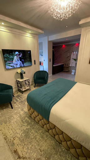 Bedroom 16