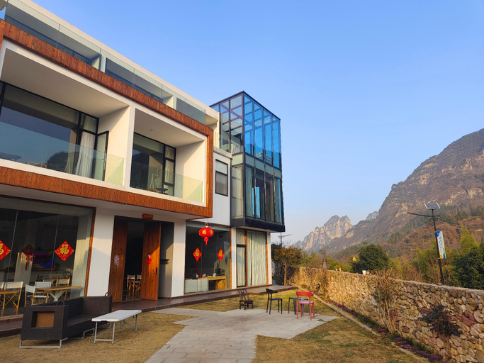 Exterior & Views