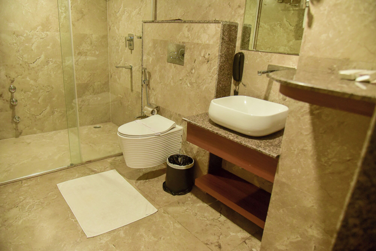 Bathroom 3, Hotel Apollo Grand, Kamrup Metropolitan