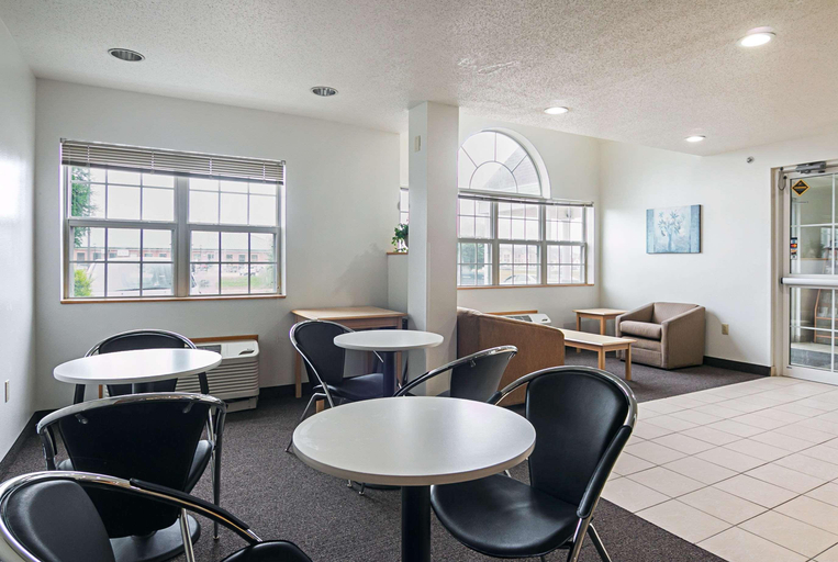 Public Area 4, Motel 6 Sycamore, Il, De Kalb