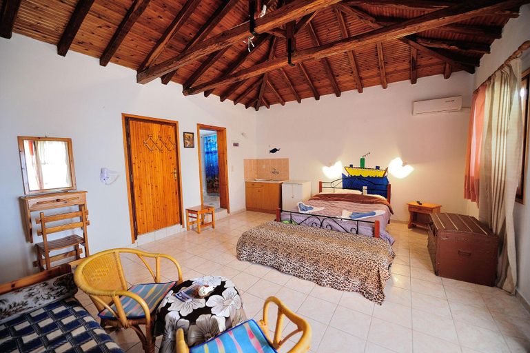 Bedroom 5, Azalea Studios, Thessaly