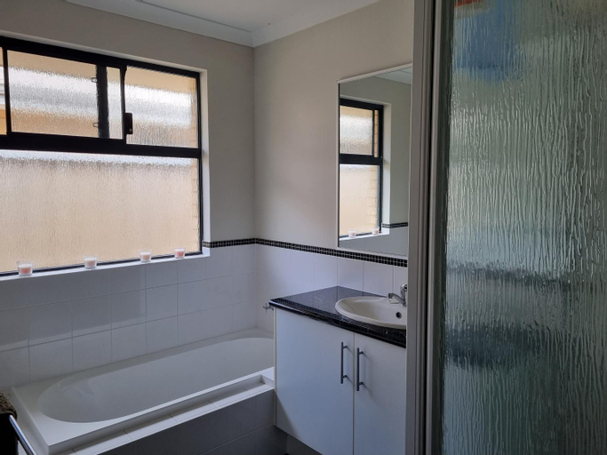 Bedroom 2, Busselton Broadwater Holiday Home, Busselton