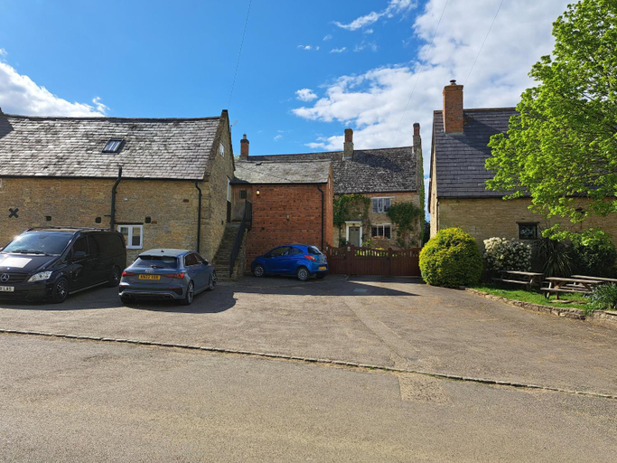 Others 4, Wilde Escapes, Northamptonshire