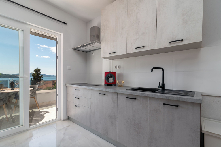 Others 5, Villa Eight by D, Okrug