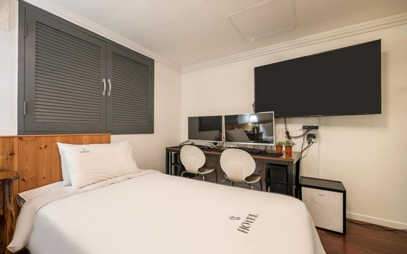 Bedroom 3, Gyeongju Shim, Gyeongju
