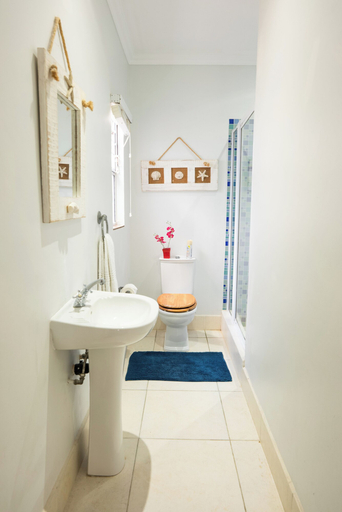 Bathroom 4, Red Coconut Self Catering