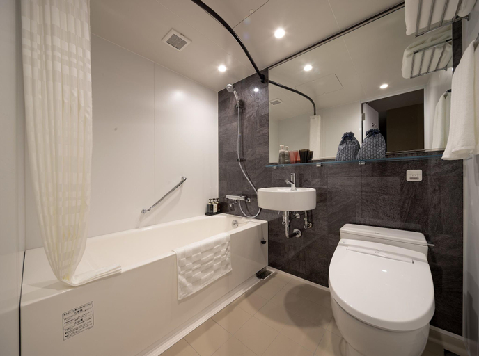 Bathroom 18