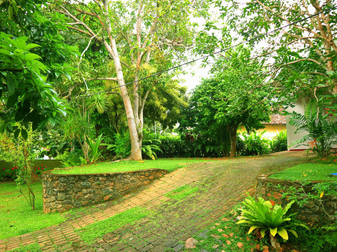Others 5, Galle Rest Home, Galle Four Gravets