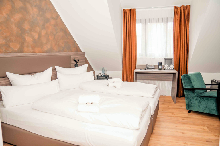 Bedroom 4, Central Hotel & Lounge Adult Only, Goslar