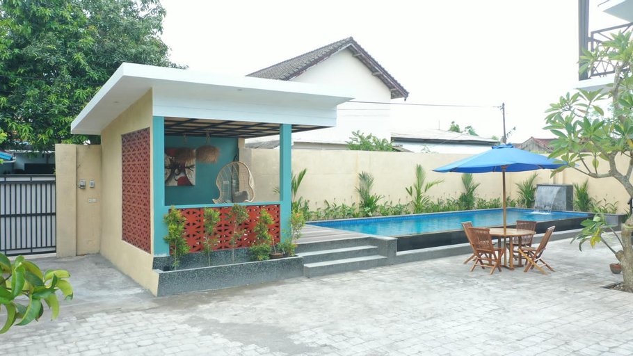 Exterior 11