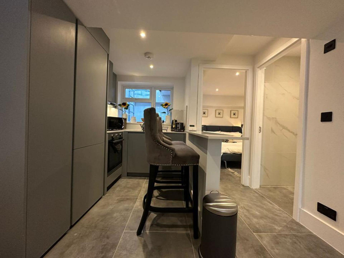 Others 5, House - Sleeps 4 & Free Parking, London