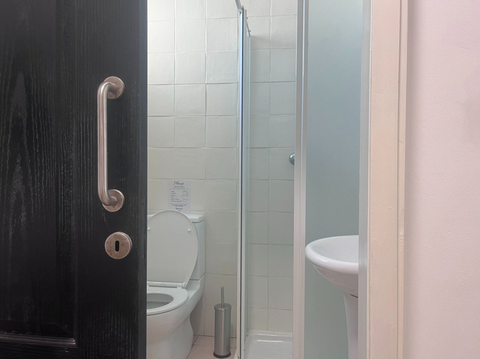 Bathroom, Phaedrus Living: Hoopoe Residencies 202