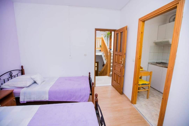 Others 3, Apartmani M&S, Podstrana