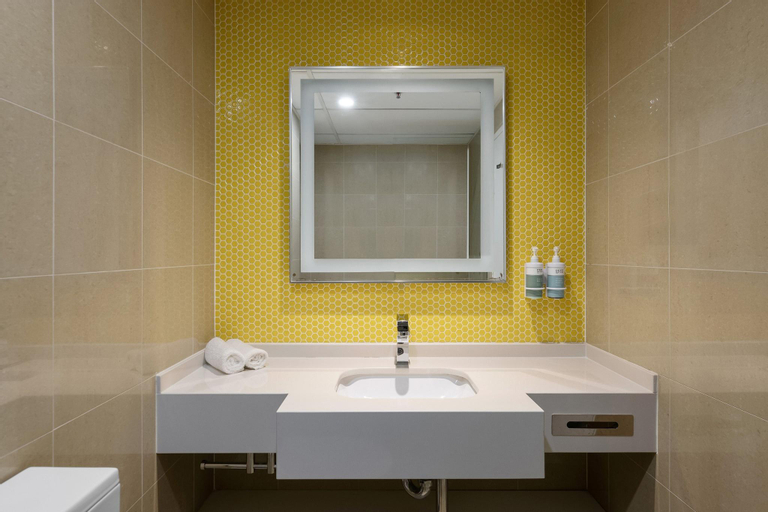 Bathroom 28