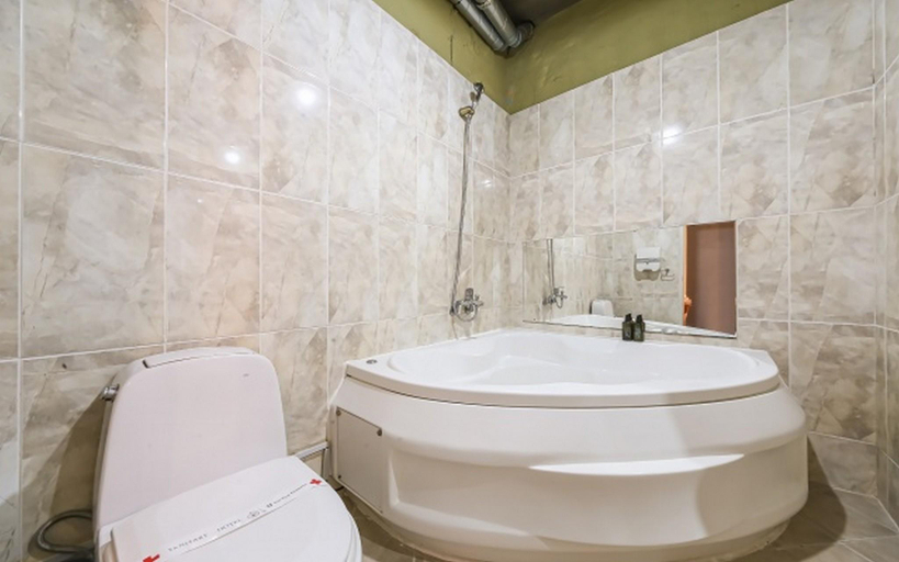 Bathroom 5, Gyeongju Shim, Gyeongju